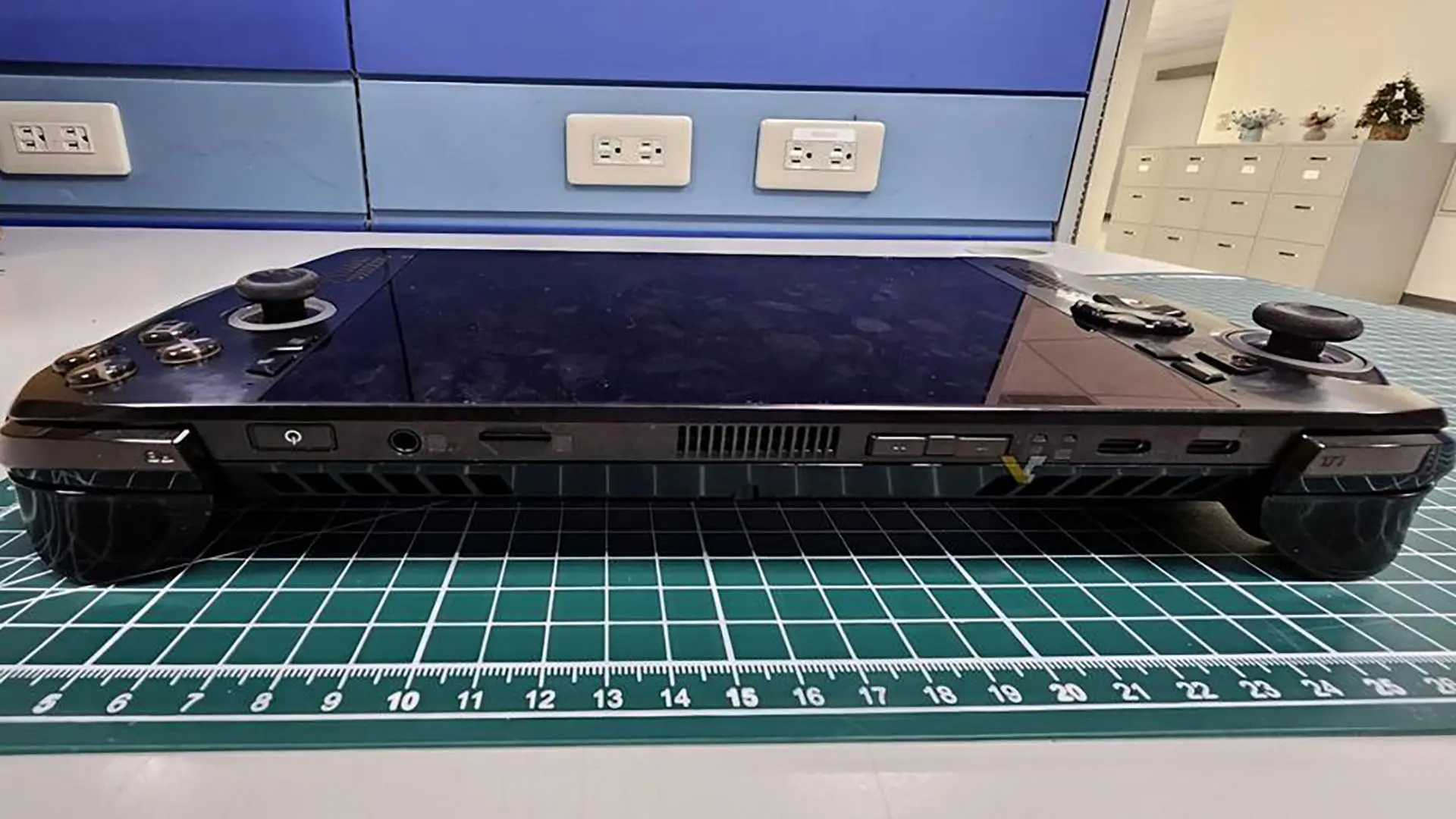 Фотки портативной Xbox Kennan утекли в Сеть - изображение