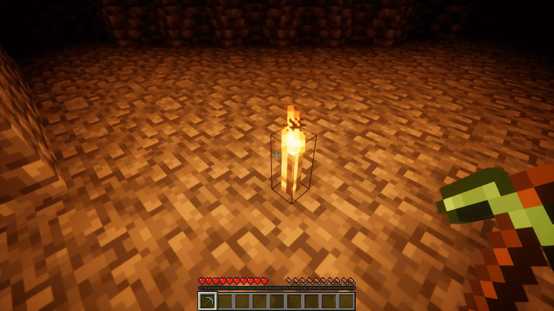 Minecraft. Как взять факел в левую руку - изображение