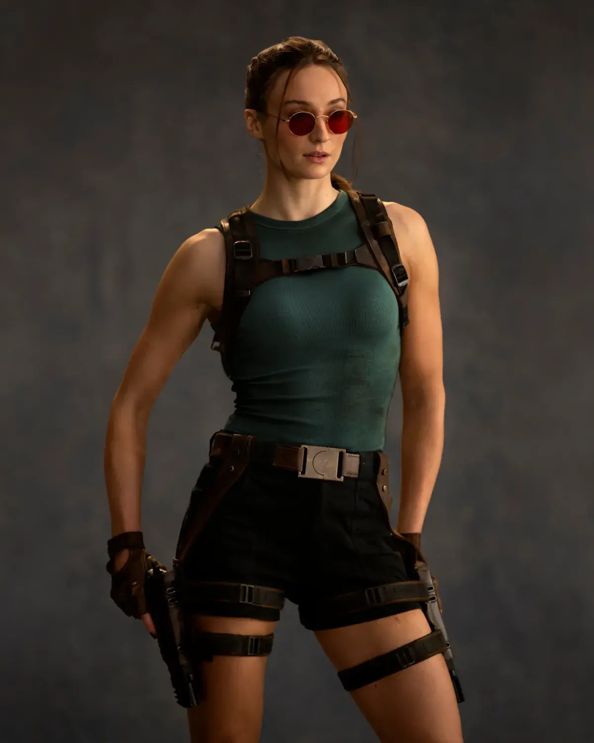 Первое фото Софи Тёрнер в образе Лары Крофт из Tomb Raider от Amazon - изображение